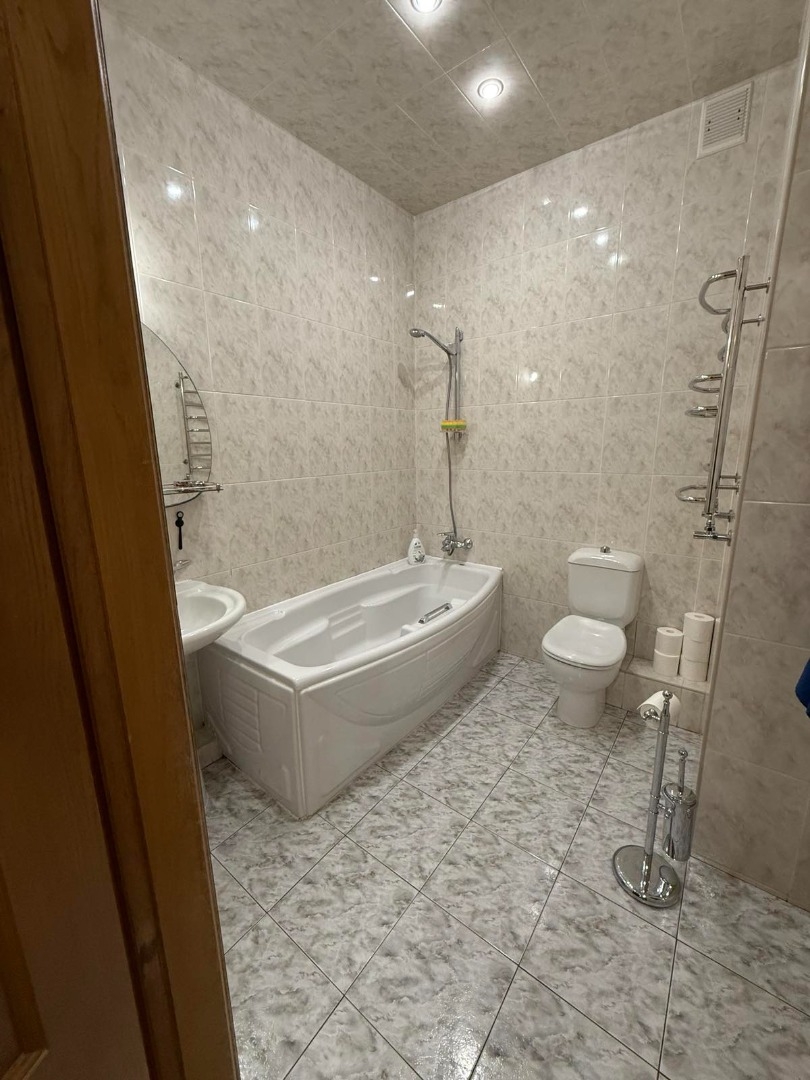 продажа трехкомнатной квартиры номер A-173524 в Приморском районе, фото номер 13